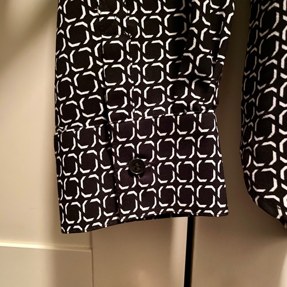 Lord & Taylor Black & White Pattern V Neck Blouse Size XL - Picture 3 of 4